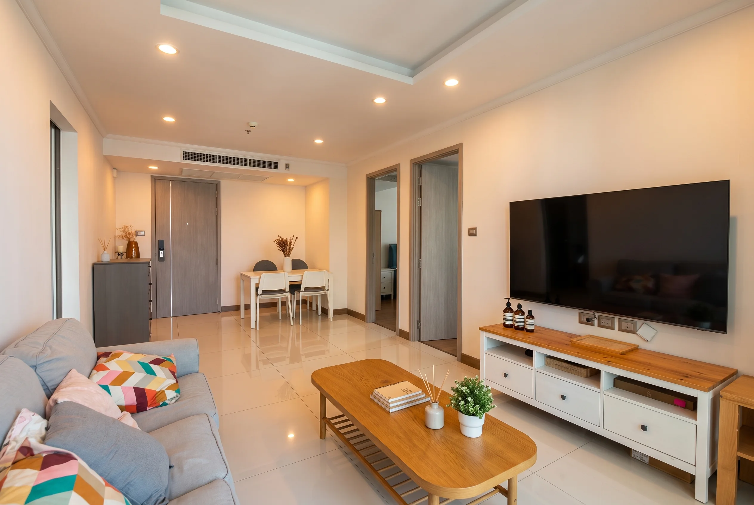 High-Floor 2BR · Supalai Oriental Sukhumvit 39 · Pool & Gym furnished monthly rental in Watthana